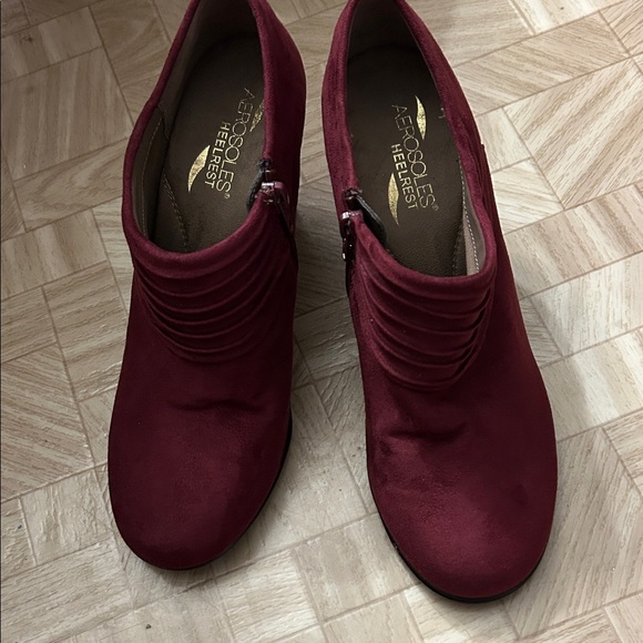 AEROSOLES Rich Red Heeled Shoes - Picture 2 of 6